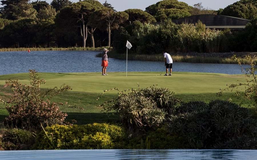 As atividades ligadas ao golfe são tributadas à taxa normal de IVA (23%).