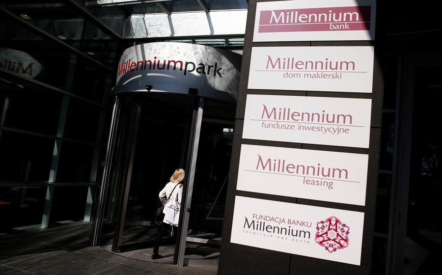O Bank Millennium é detido a 50,1% pelo BCP. O capital restante está disperso em bolsa.