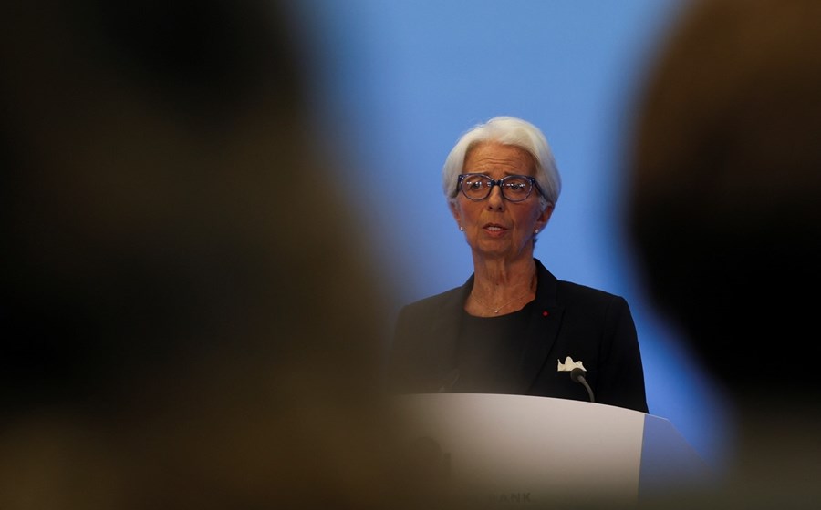 Christine Lagarde poderá começar a discutir com os governadores uma redução da quantidade de dívida pública e privada que o BCE detém no balanço.