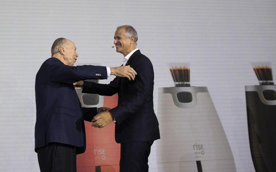 João Nabeiro e Rui Nabeiro na apresentação da nova máquina Delta