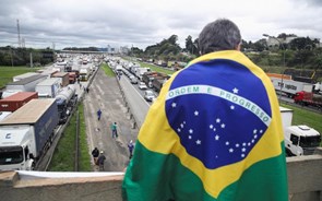 Camionistas bloqueiam estradas no Brasil em protesto contra resultados das eleições