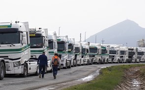 Camionistas espanhóis iniciam greve por tempo indeterminado