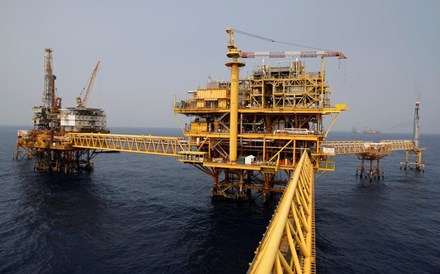 Produção de petróleo em Angola vai cair 20% até 2031, diz Fitch