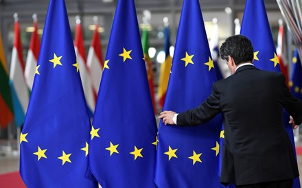 Novo pacote de fundos divide Bruxelas e os 27