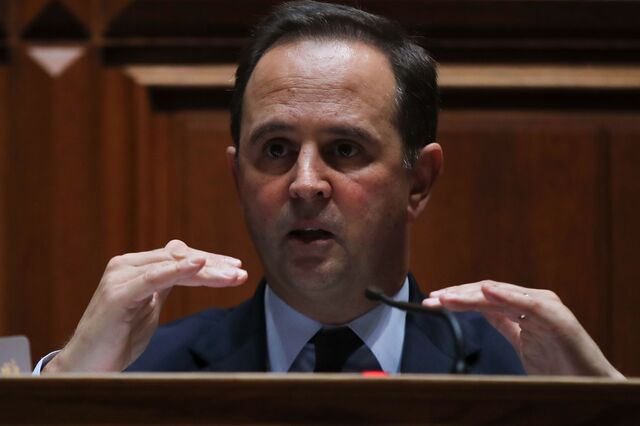 Saldo orçamental encolhe em novembro para 1.855 milhões