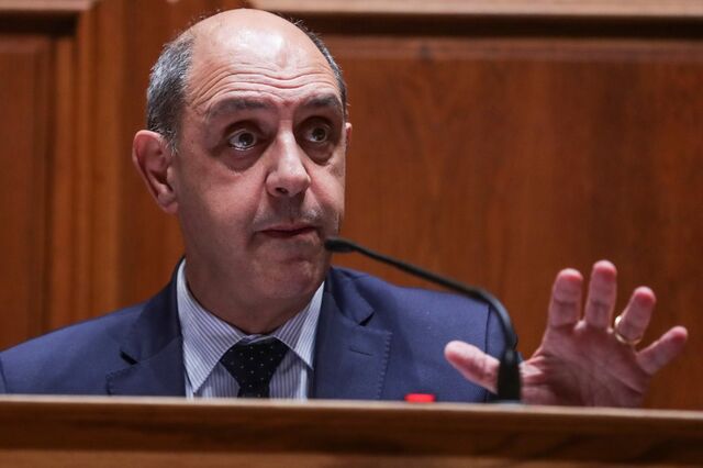 Ideia de centros de saúde privados visa cooperativas de médicos, diz Pizarro