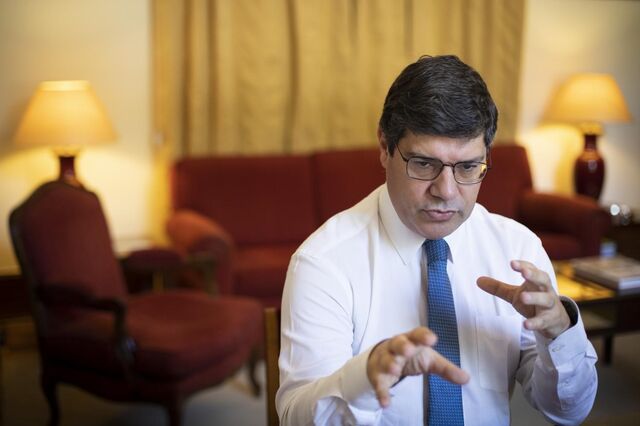 Aumento das subvenções: “A democracia custa dinheiro”, diz Brilhante Dias