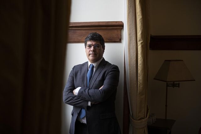 Governo volta a congelar preço dos passes sociais, revela PS