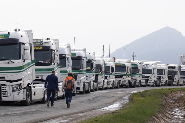 Camionistas espanhóis iniciam greve por tempo indeterminado