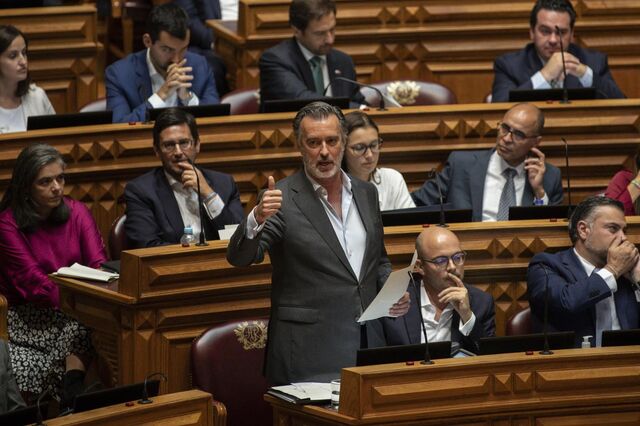 Proposta da IL para dois escalões do IRS implica perda de receita de 3 mil milhões, diz UTAO