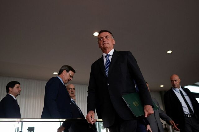 Líder do partido de Bolsonaro demarca-se da 'vergonha' da violência na capital