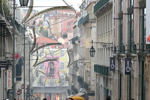 Maioria dos portugueses vai gastar menos este Natal