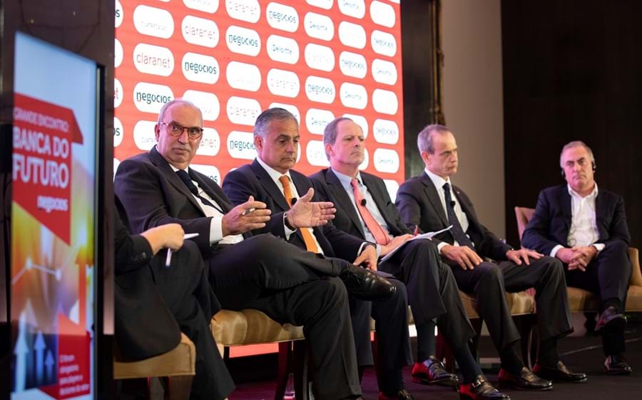 José João Guilherme, administrador da Caixa Geral de Depósitos, e os CEO do BPI (João Pedro Oliveira e Costa), Santander (Pedro Castro e Almeida), BCP (Miguel Maya) e Novo Banco (Mark Bourke).