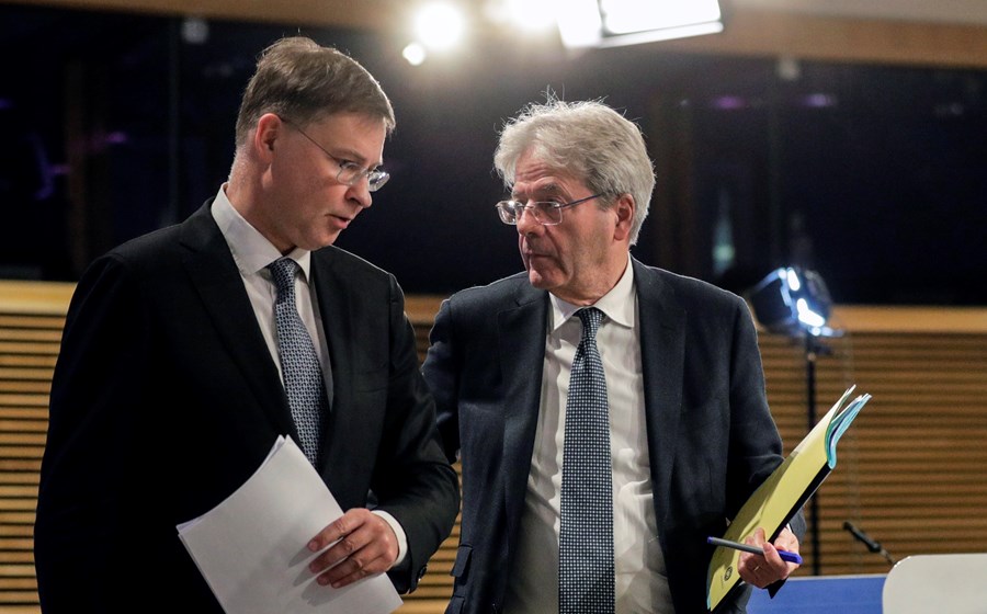 Proposta apresentada pelos comissários Dombrovskis e Gentiloni procura simplificar as regras e dar mais tempo aos países para reduzir a dívida.