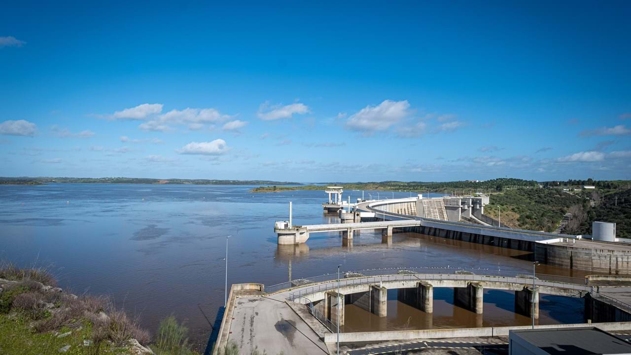 Vista geral da barragem do Alqueva