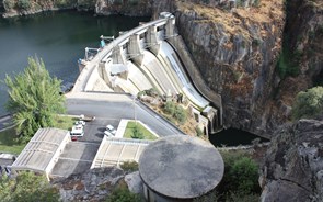 Fisco enfrenta ação em tribunal por não cobrar IMI sobre barragens