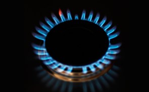 União Europeia prolonga poupança de 15% no gás até março de 2024