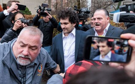 Sam Bankman-Fried foi condenado por desviar fundos da FTX para o seu próprio 'hedge fund'.