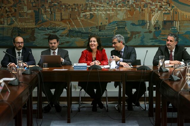Empresas só vão buscar 570 milhões mediante “investimentos concretos”