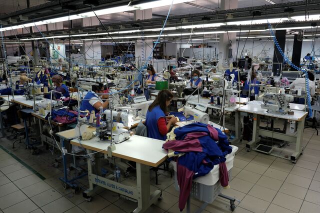 Trabalhadores em lay-off disparam para mais do dobro em novembro