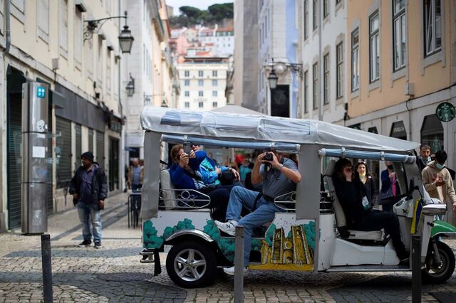 Proveitos do alojamento turístico cresceram mais de 60% em fevereiro
