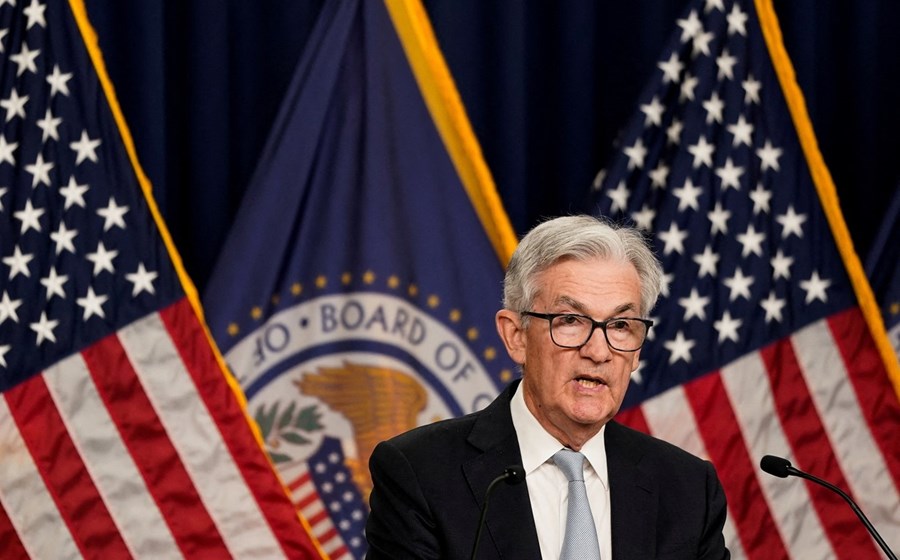 Jerome Powell, presidente da Fed, afastou a possibilidade de uma inversão do curso, justificando que políticas restritivas continuam a ser necessárias.