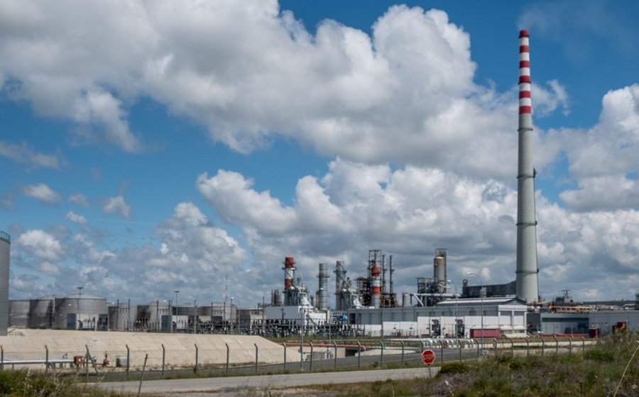 A refinaria de Sines é, depois do fecho da unidade de Matosinhos, a única grande unidade de processamento de crude em Portugal.