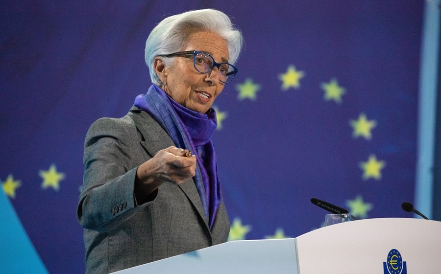 Christine Lagarde anunciou, na semana passada, a próxima fase da estratégia para travar a inflação. O banco central vai reduzir a compra de dívida.