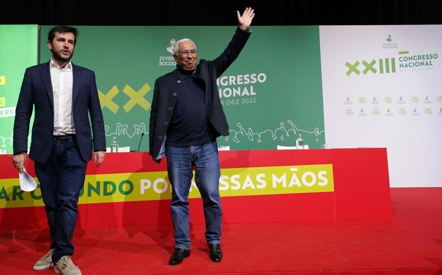 António Costa, secretário-geral do PS, e Miguel Matos, secretário-geral da Juventude Socialista