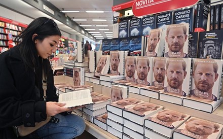 Livro de memórias do príncipe Harry alcança recorde de vendas no primeiro dia