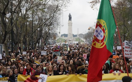 Manifestação pela escola pública junta 100 mil pessoas, diz sindicato