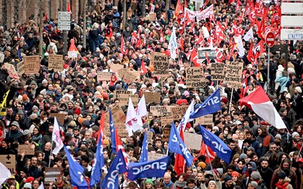 Greve geral em França: “Se calhar vamos viver mais tempo, mas com menos saúde”