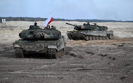 Polónia formaliza pedido à Alemanha para enviar carros de combate para Ucrânia