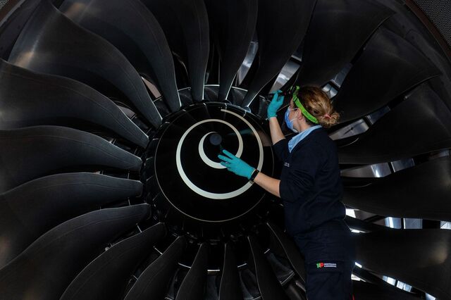 Mais aviões a cruzar os céus até 2035, mas produção não é suficiente
