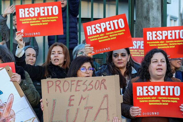 Último período de aulas começa com nova greve de professores