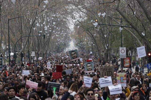 Milhares de professores manifestam-se em Lisboa em defesa da escola pública