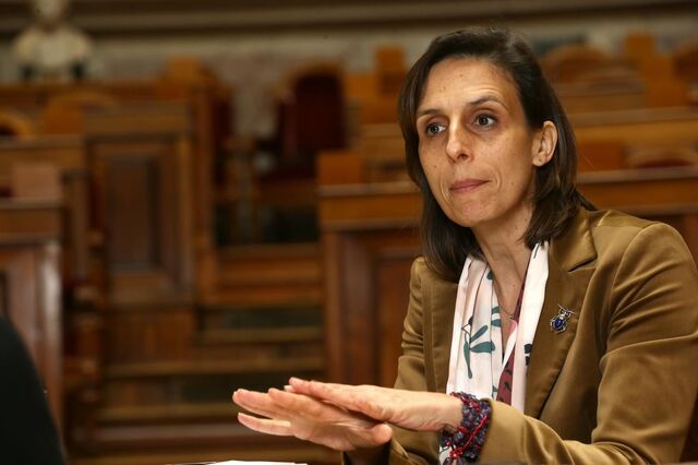 Jamila Madeira defendeu a sua conduta política e chorou na reunião da bancada do PS