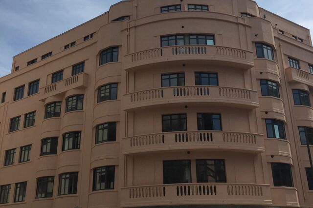 Mme. Berthe Dupoisot acolhe quarto Jeronymo no Porto