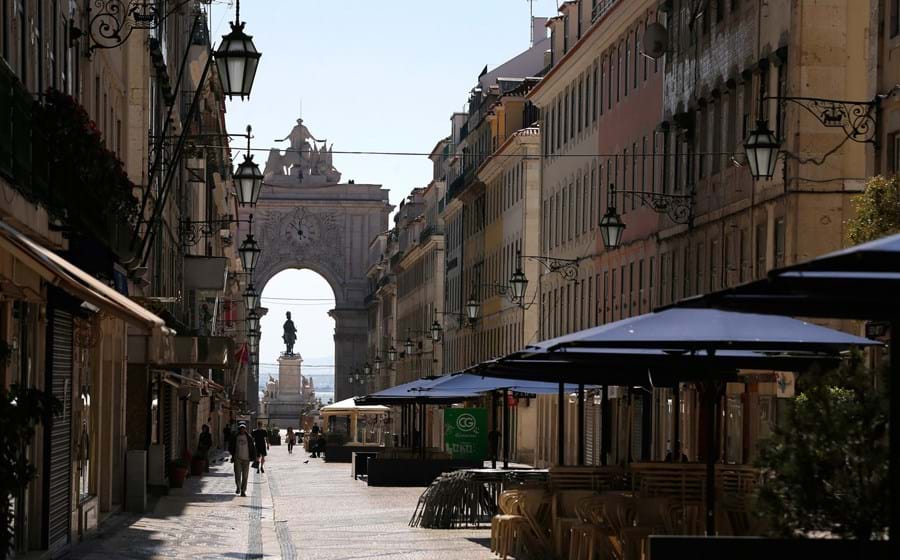 Pestana abre dois hotéis em Lisboa - O grupo Pestana tem dois hotéis em construção em Lisboa, com abertura prevista até junho: uma pousada em Alfama com 42 quartos e um hotel na rua Augusta com 89 quartos. O investimento previsto para as duas unidades ronda dos dez milhões de euros.  