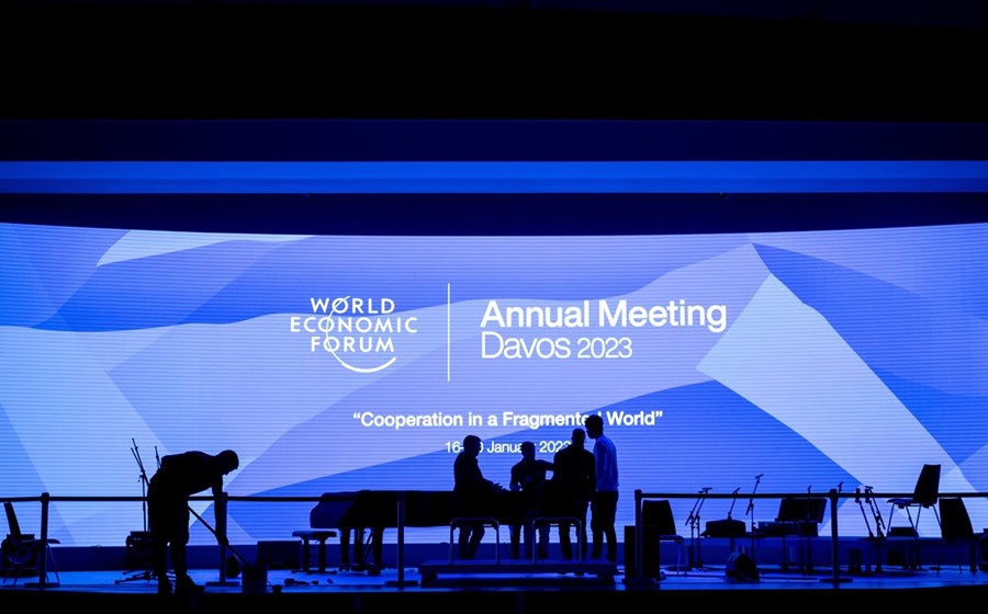 Abrandamento da economia mundial será um dos principais temas de Davos. Inflação ainda elevada em 2023 também marca encontro de líderes mundiais, no qual participa Mário Centeno.