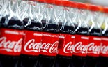 Coca-Cola ordena retirada em massa de refrigerantes na Europa. Problema não afeta Portugal