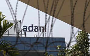 Império Adani perde 86 mil milhões e cancela venda de ações