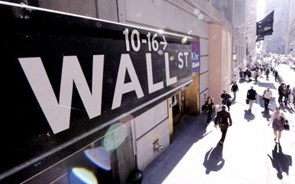 Wall Street pintada de vermelho com investidores à deriva sem acordo nos EUA