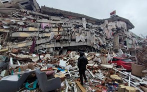 Número de mortos na Turquia devido aos sismos sobe para 44.218