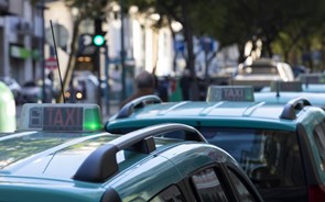 Proposta do Governo para táxis agrega municípios, renova tarifário e aposta no digital