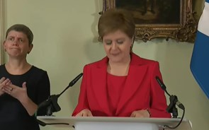 Primeira-ministra escocesa anuncia renúncia ao cargo 