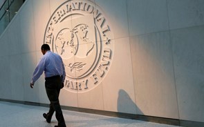 Dívida mundial voltou a cair, mas FMI avisa que tendência vai mudar