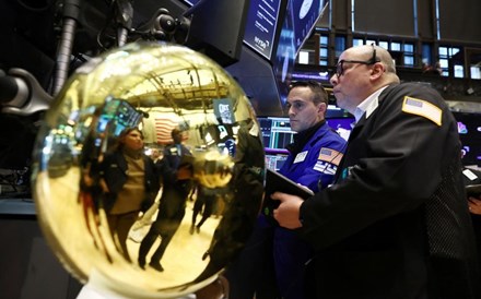 Wall Street aproveita balanço de Powell e termina em alta. Meta escala 24%