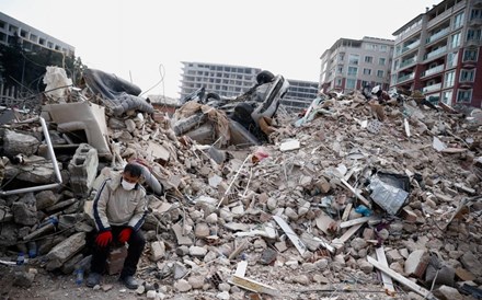 Empresas da Turquia estimam que sismo tenha impacto de 10% do PIB