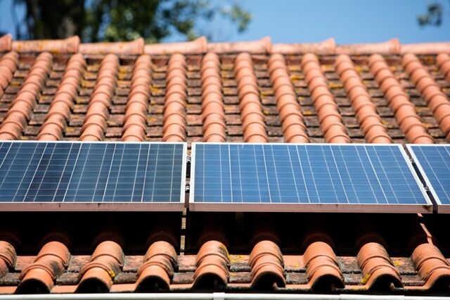 Instalou janelas eficientes ou painéis solares em casa? Governo vai ter novos apoios em breve 